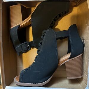 Amazon Women's Black Chunky Heel Sandals